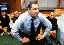 Дмитрий Рогозин и голодающие товарищи. Фото РИА ''Новости''