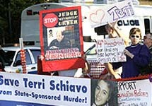 Демонстрация в поддержку Терри Скьяво. Фото с сайта ВВС