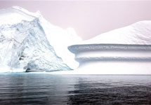 Айсберги в Северном Ледовитом океане. Фото АР