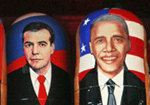 Матрешки с изображениями Обамы и Медведева. Фото с сайта www.point.ru