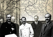 Йоахим фон Риббентроп, Иосиф Сталин и Вячеслав Молотов. Фото с сайта apn.ru