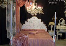 Золоченая кровать. Фото с сайта mebelmoscow.ru