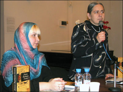 Полина Жеребцова (слева) и Елена Санникова. Фото В.Васильевой/HRO.org