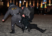 Задержания на Триумфальной 31 декабря. Фото Людмилы Барковой